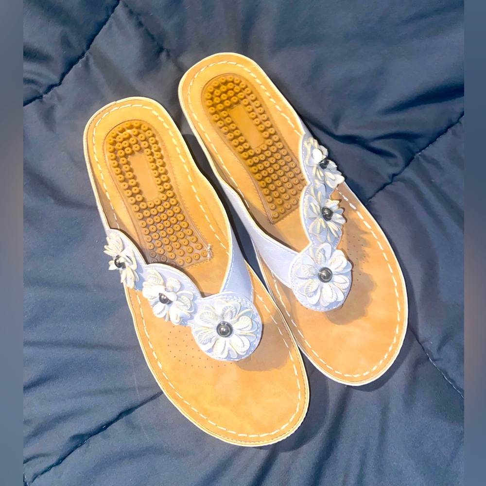 Grey flower comfort sandals. Size 41. NWOT